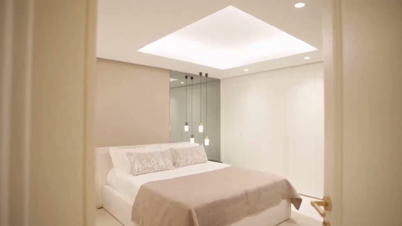 Still frame from the Twonieks example villa walkthrough video